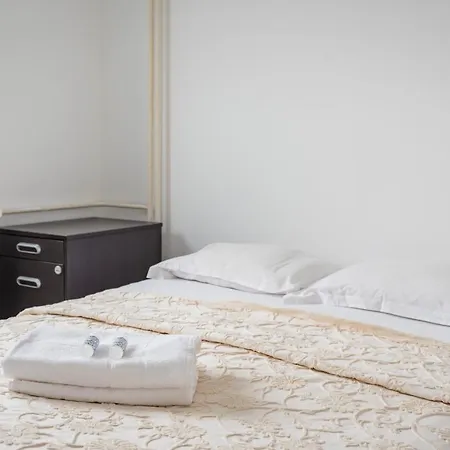 Apartament Chez Lea - Famille, Parking, Balneo - 15min Centre