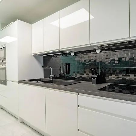 Apartment Chez Lea - Famille, Parking, Balneo - 15min Centre *