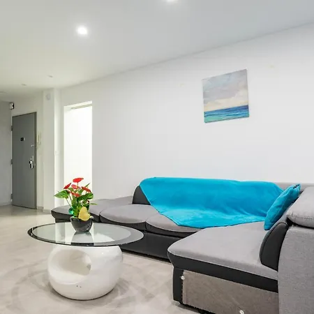 Chez Lea - Famille, Parking, Balneo - 15min Centre Apartment *