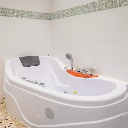 Chez Lea - Famille, Parking, Balneo - 15min Centre شقة *