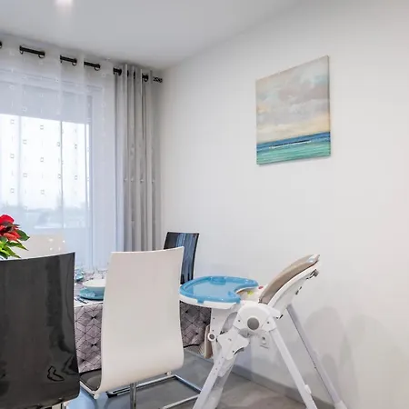 Apartment Chez Lea - Famille, Parking, Balneo - 15min Centre *