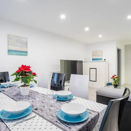 Chez Lea - Famille, Parking, Balneo - 15min Centre Апартаменты *